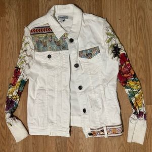 White Desigual long sleeve jacket. Size. Like new. Size 42/small